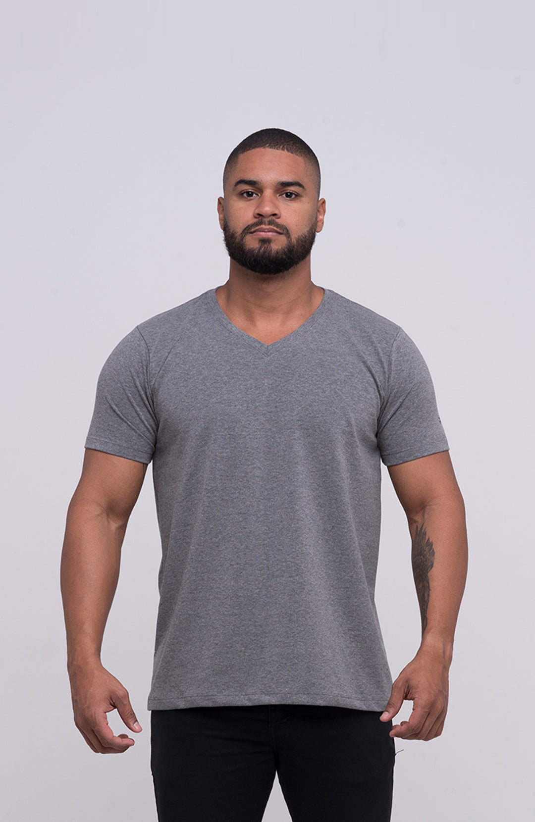 Camiseta Bázica Gola V masculina cinza escuro Bázico, algodão Powerful com caimento perfeito #Cor_Cinza Escuro