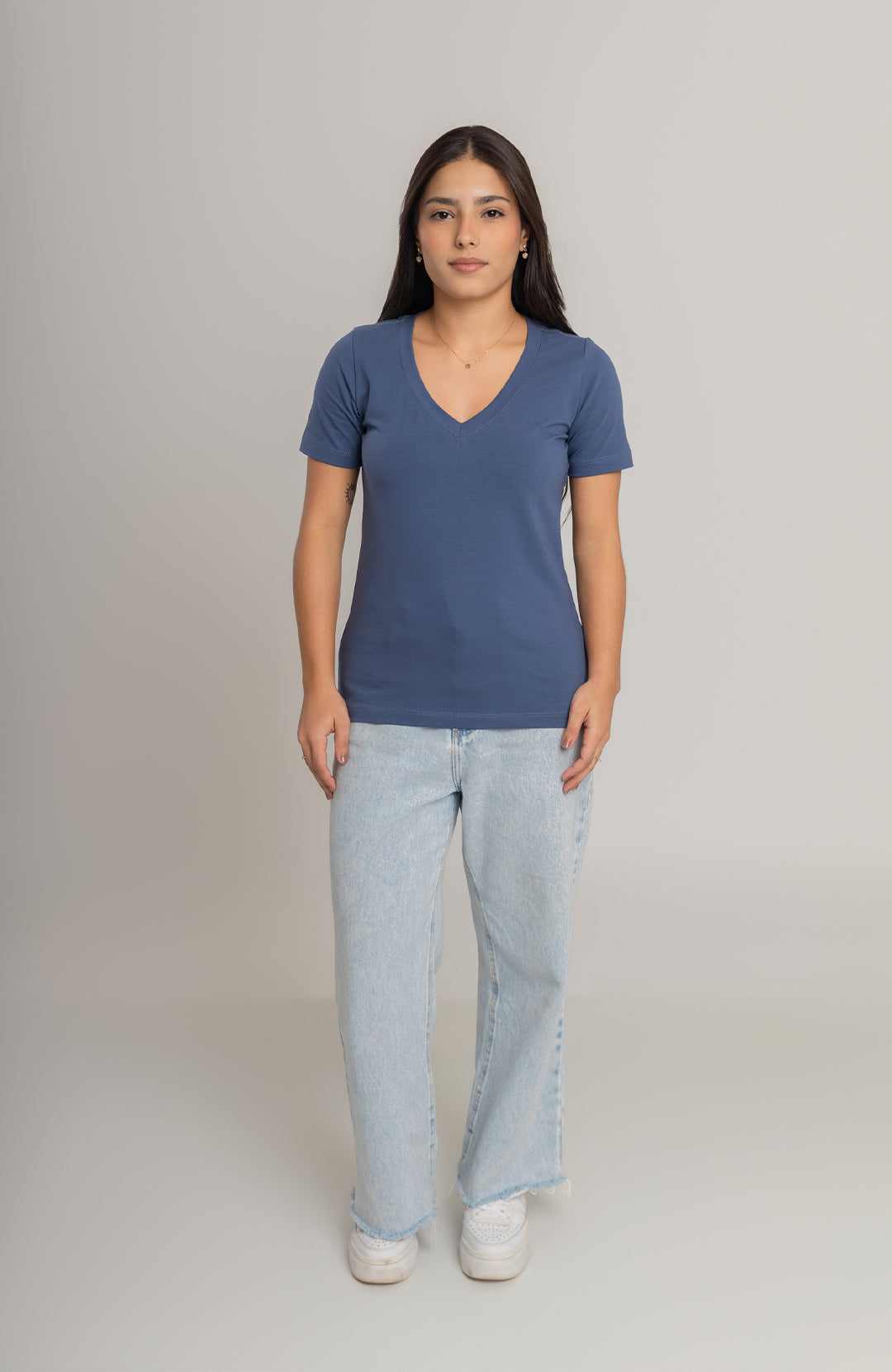 Bázica Feminina Gola V