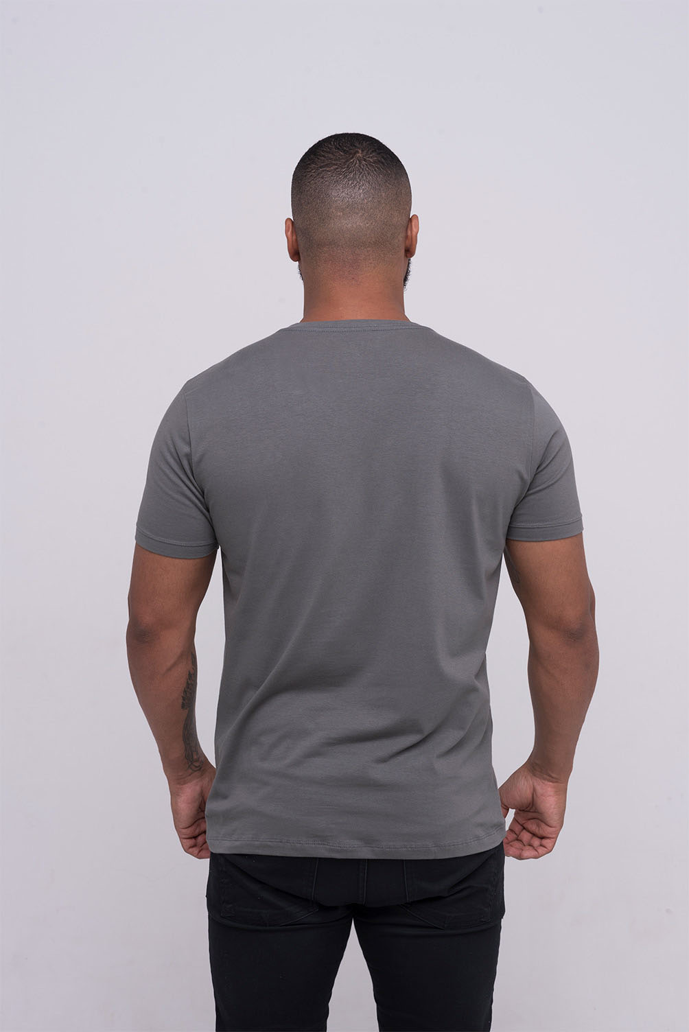 Camiseta Bázica Gola V masculina grafite Bázico, algodão Powerful com caimento perfeito #Cor_Grafite
