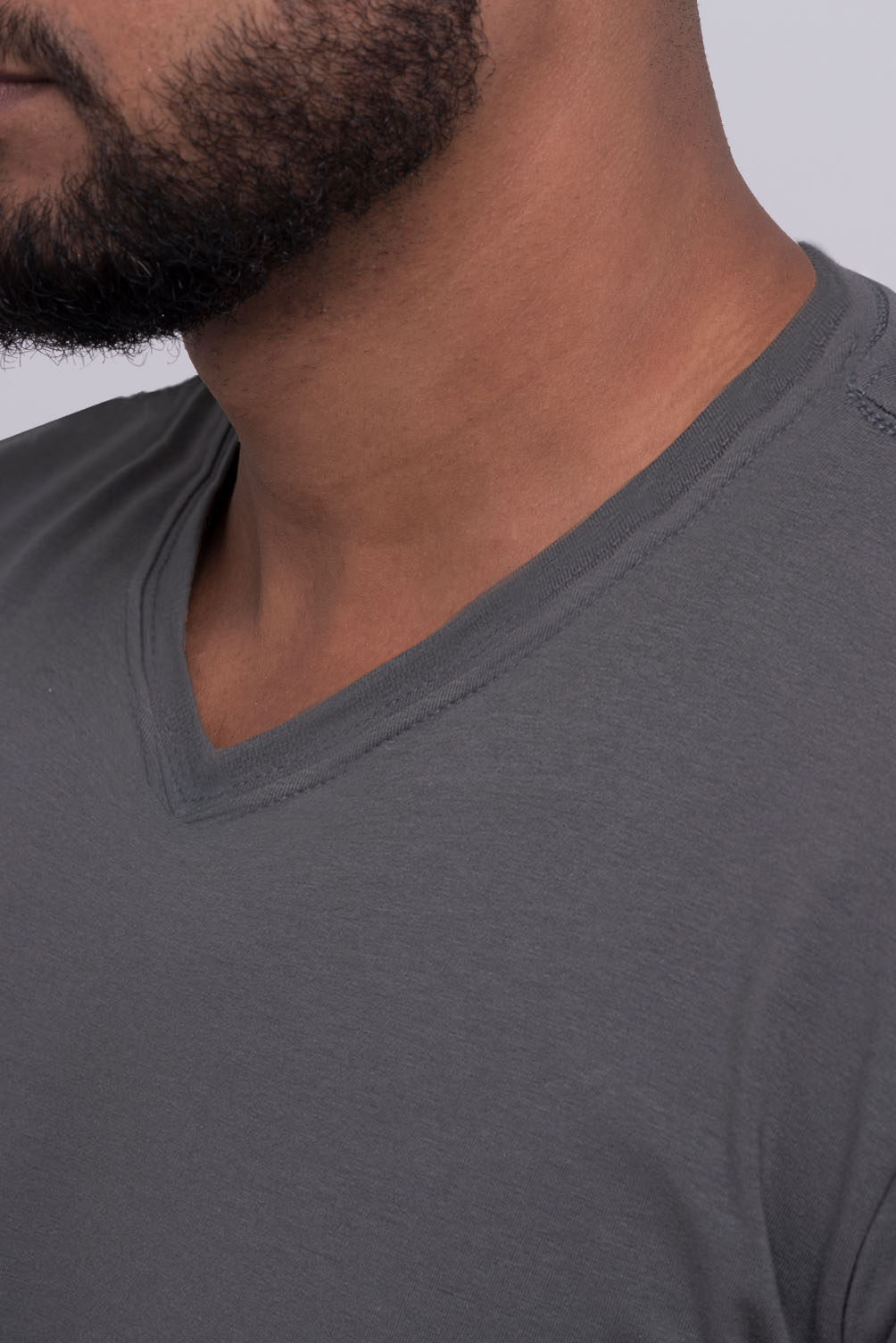 Camiseta Bázica Gola V masculina grafite Bázico, algodão Powerful com caimento perfeito #Cor_Grafite