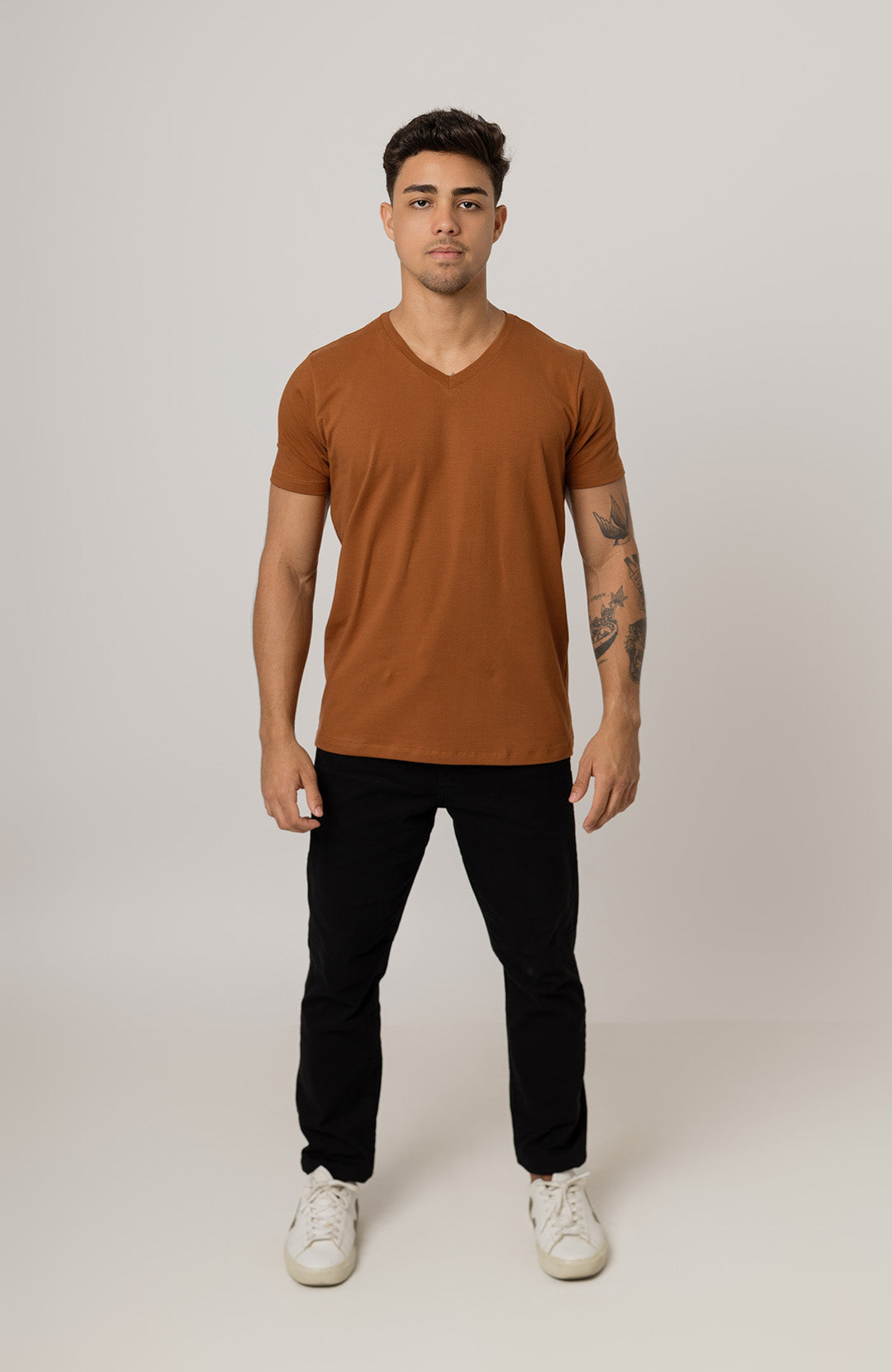Camiseta Bázica Gola V masculina marrom Bázico, algodão Powerful com caimento perfeito #Cor_Marrom