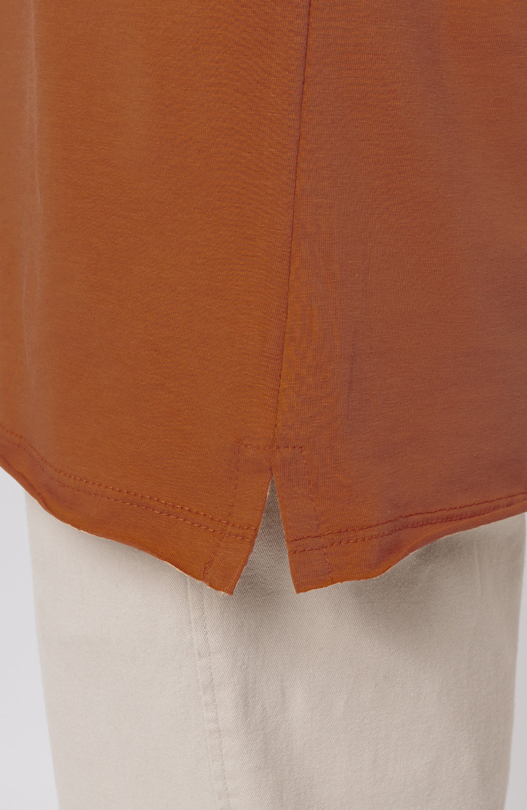 Camiseta Long masculina marrom Bázico, algodão egípcio com comprimento alongado #Cor_Marrom