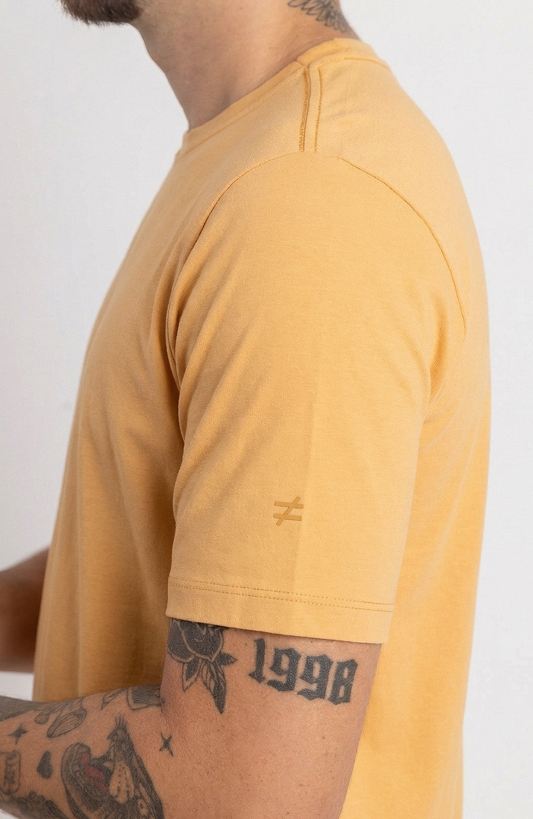 Camiseta Bázica Regular masculina mostarda Bázico, algodão Powerful com caimento clássico #Cor_Mostarda