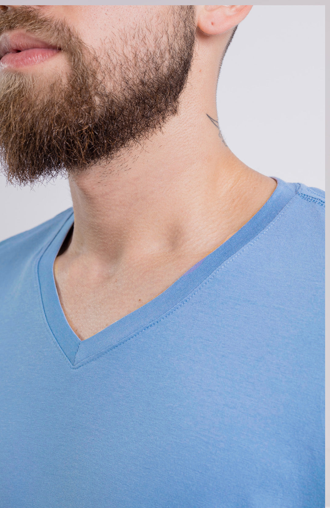 Camiseta Bázica Gola V masculina ocean Bázico, algodão Powerful com caimento perfeito #Cor_Ocean