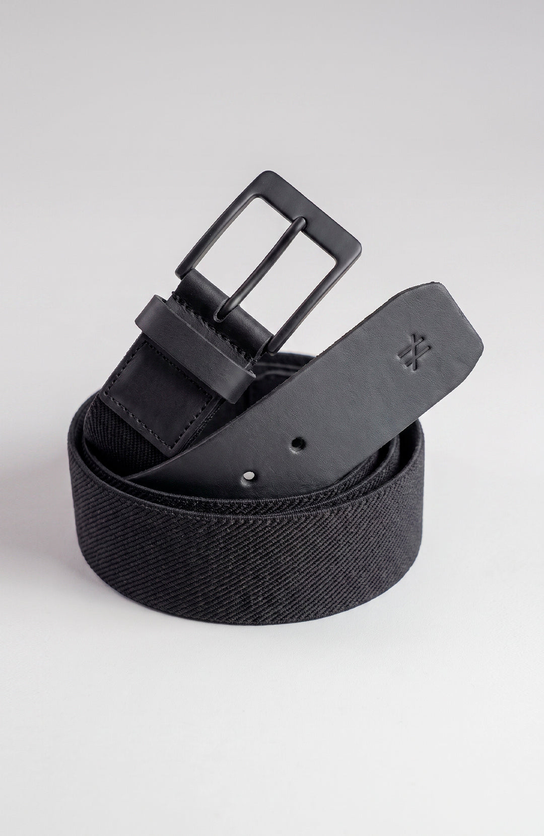 Cinto Elástico de Couro Pull-up masculino preto Bázico, tecido trançado elástico com acabamento em couro #Cor_Preto