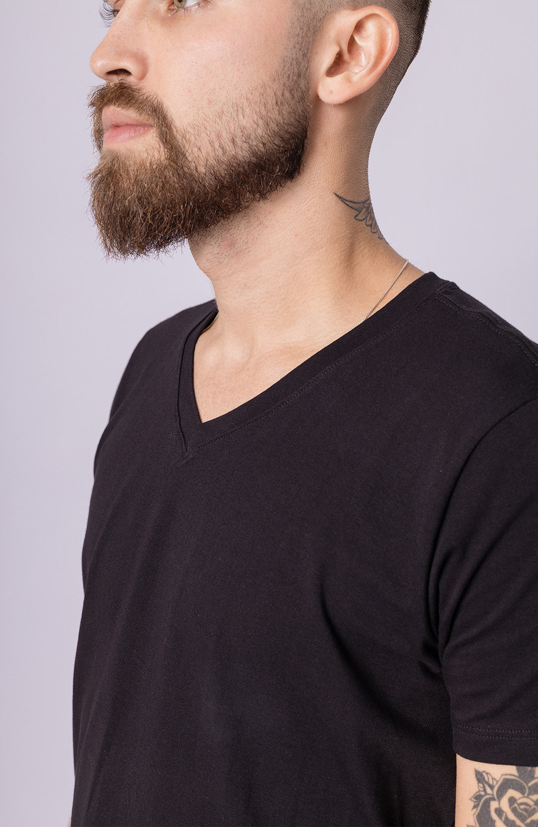 Camiseta Bázica Gola V masculina preta Bázico, algodão Powerful com caimento perfeito #Cor_Preto
