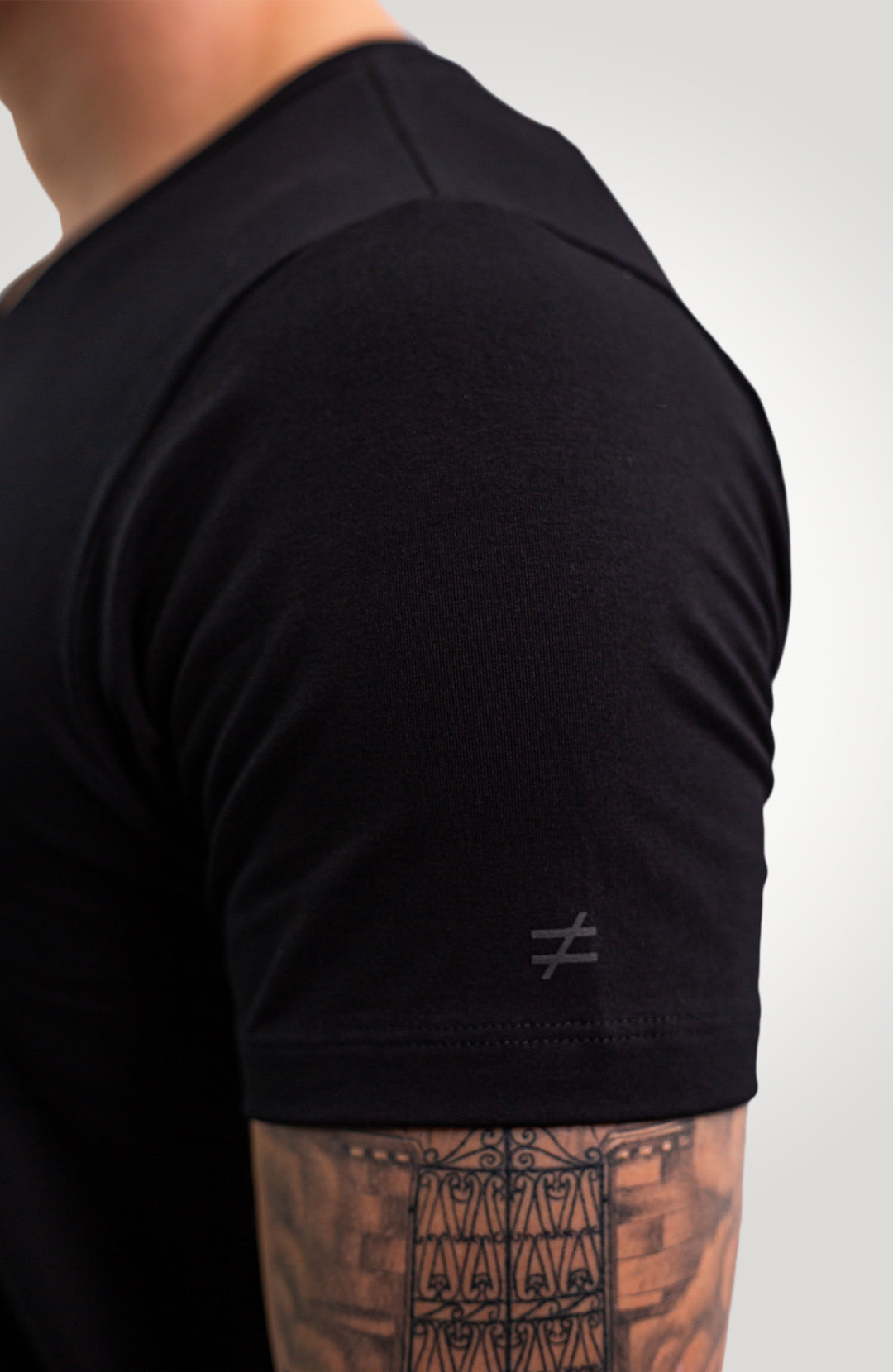 Camiseta Bázica Gola V masculina preta Bázico, algodão Powerful com caimento perfeito #Cor_Preto
