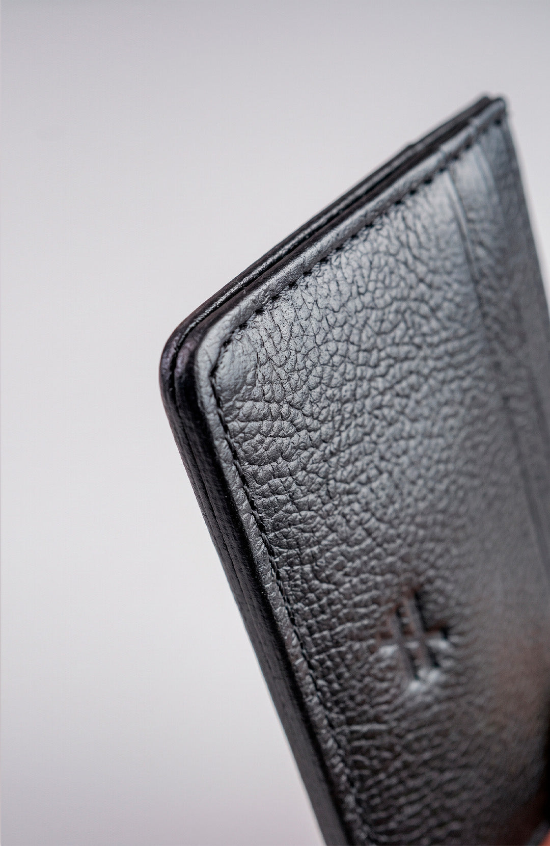 Porta Cartão Bázico preto Bázico, couro legítimo com design slim #Cor_Preto