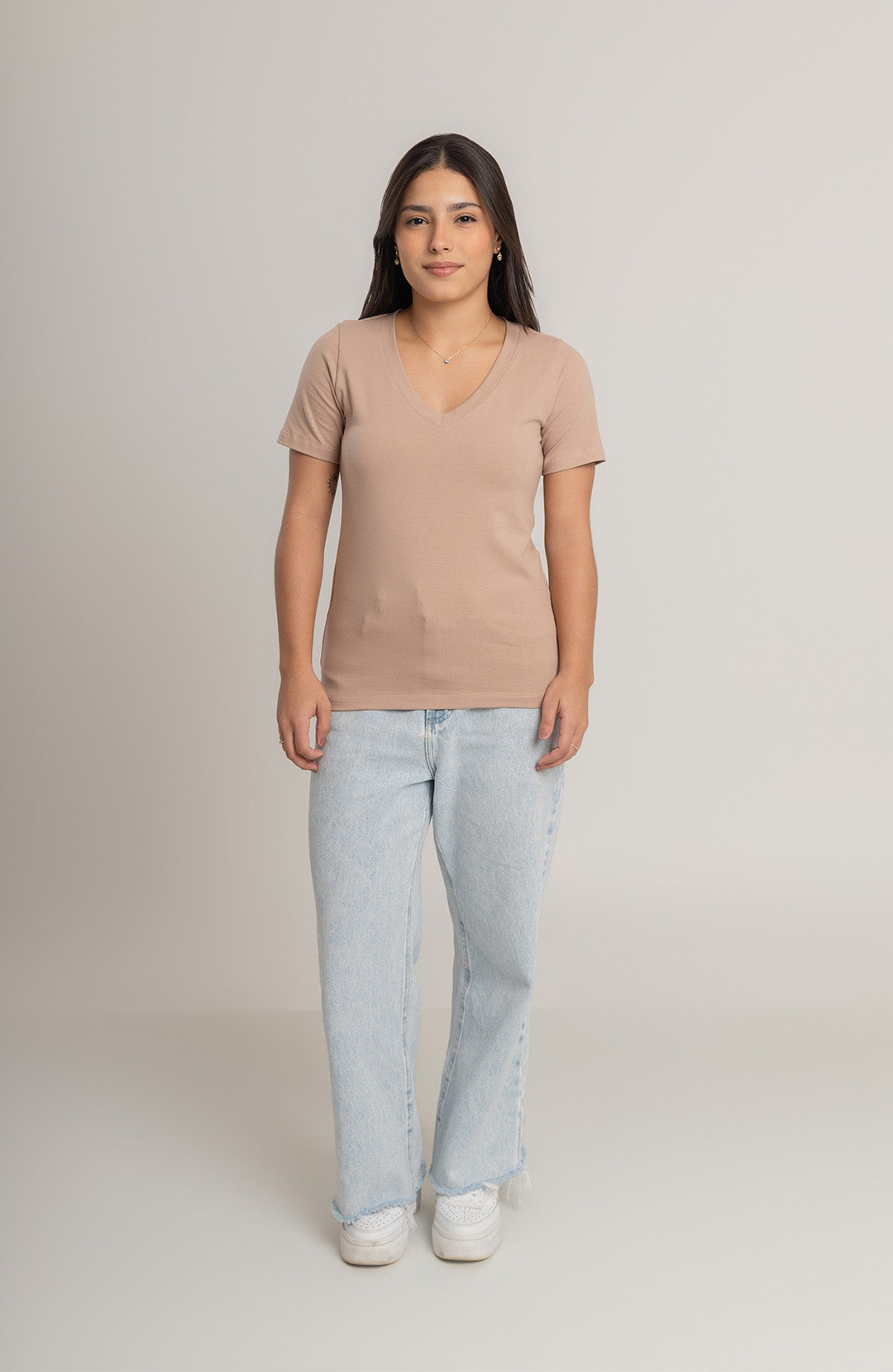 Bázica Feminina Gola V