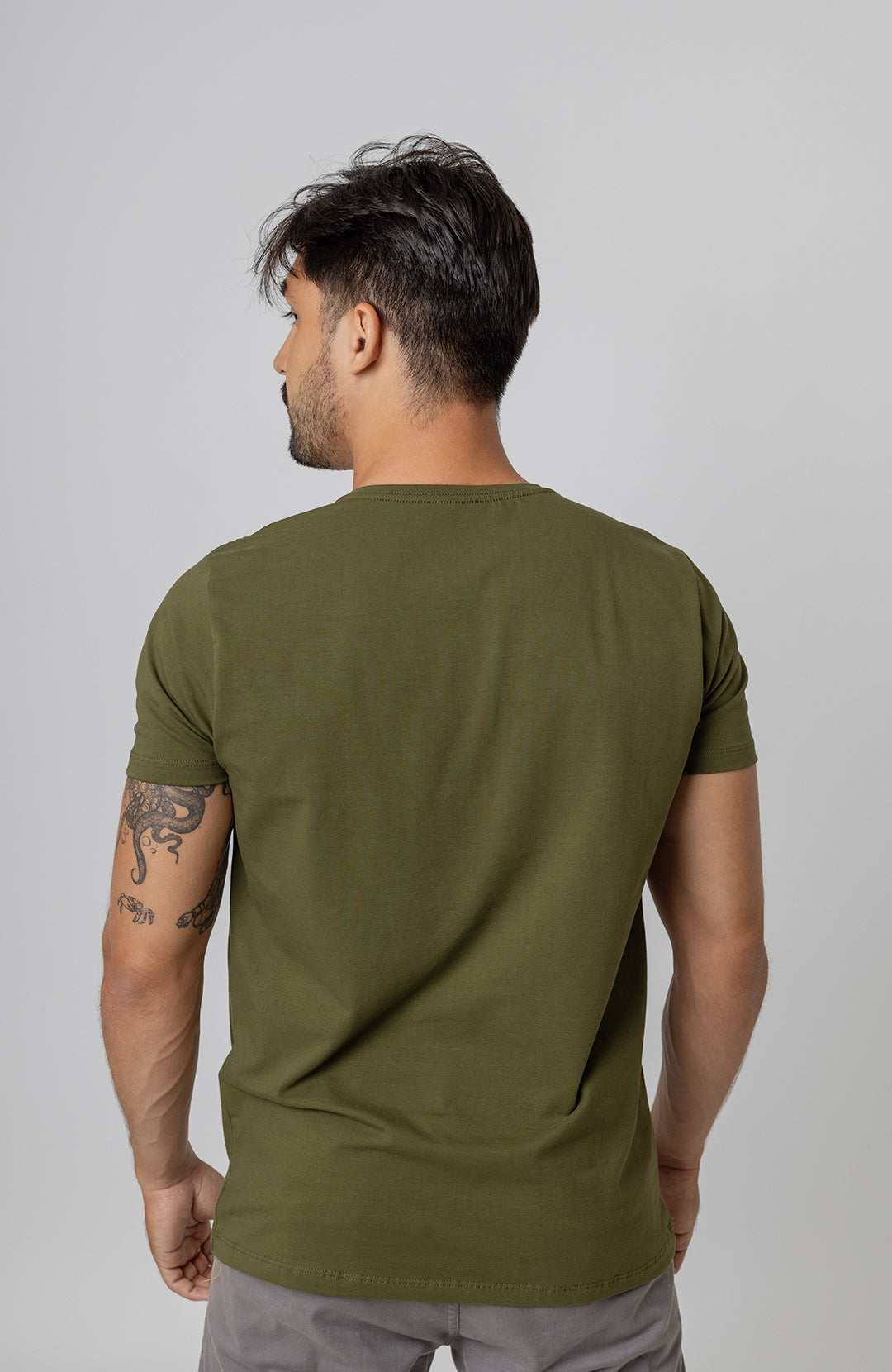 Camiseta Bázica Gola C masculina verde militar Bázico, algodão Powerful com caimento slim #Cor_Verde Militar