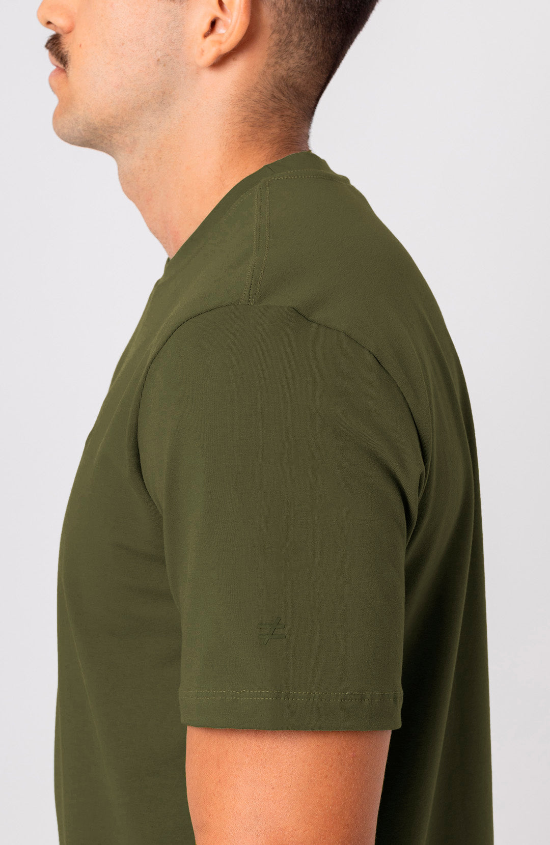 Camiseta Bázica Regular masculina verde militar Bázico, algodão Powerful com caimento clássico #Cor_Verde Militar
