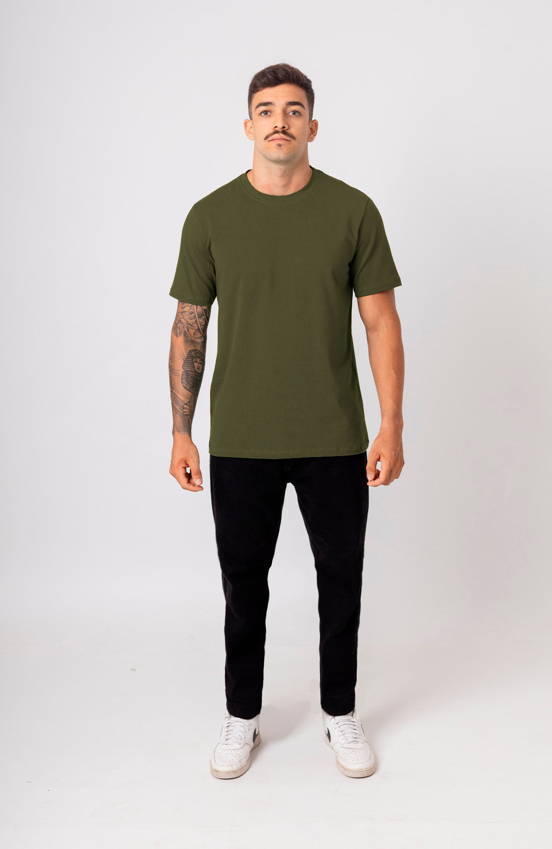 Camiseta Bázica Regular masculina verde militar Bázico, algodão Powerful com caimento clássico #Cor_Verde Militar
