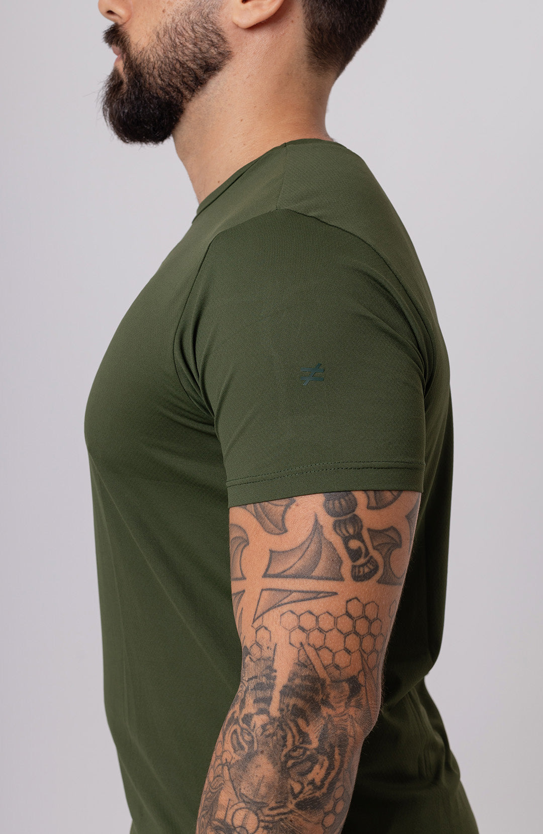 Regata esportiva Sport Classic masculina verde musgo Bázico, poliamida com toque gelado e secagem rápida #Cor_Verde Musgo