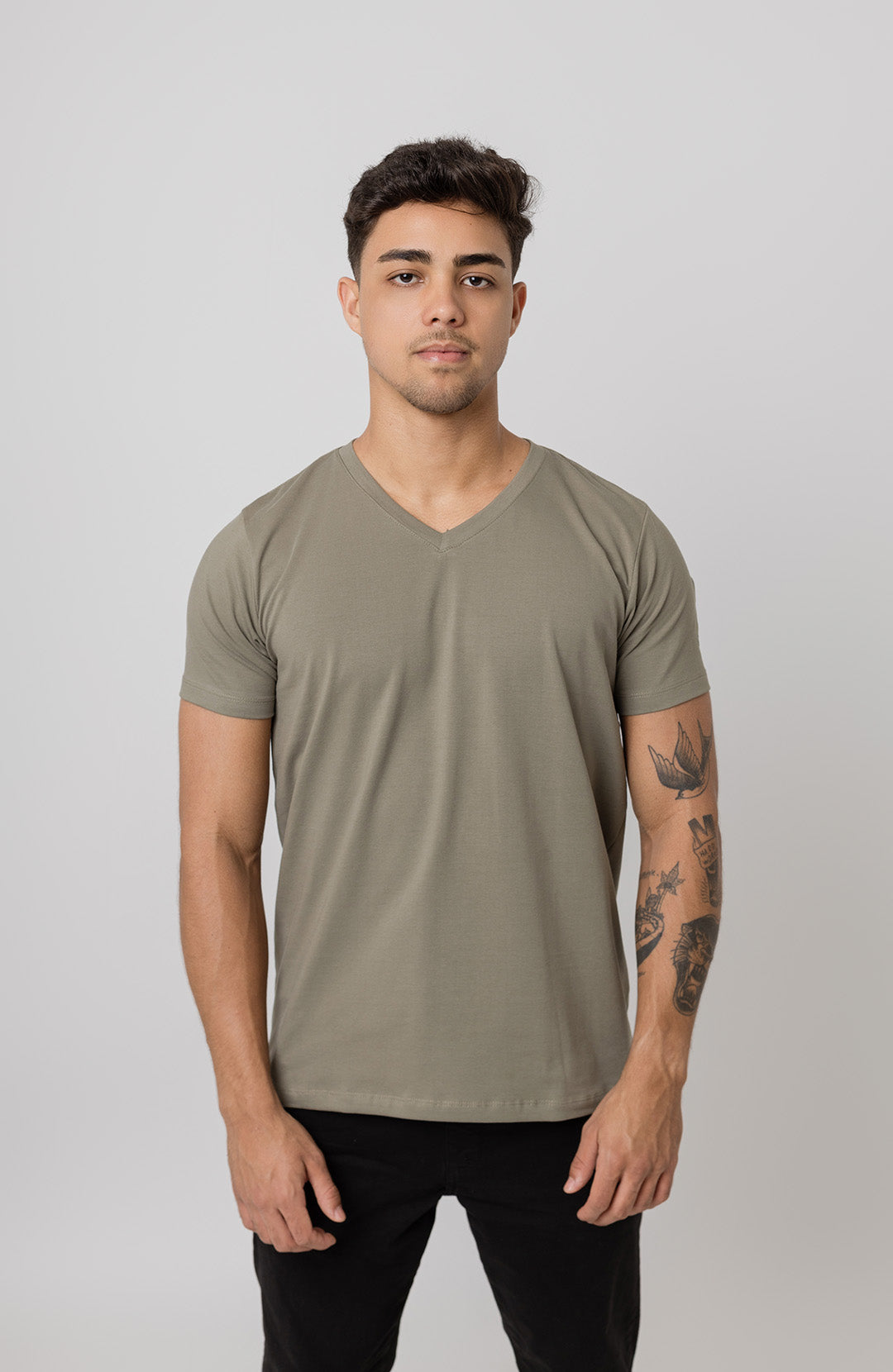 Camiseta Bázica Gola V masculina verde oliva Bázico, algodão Powerful com caimento perfeito #Cor_Verde Oliva