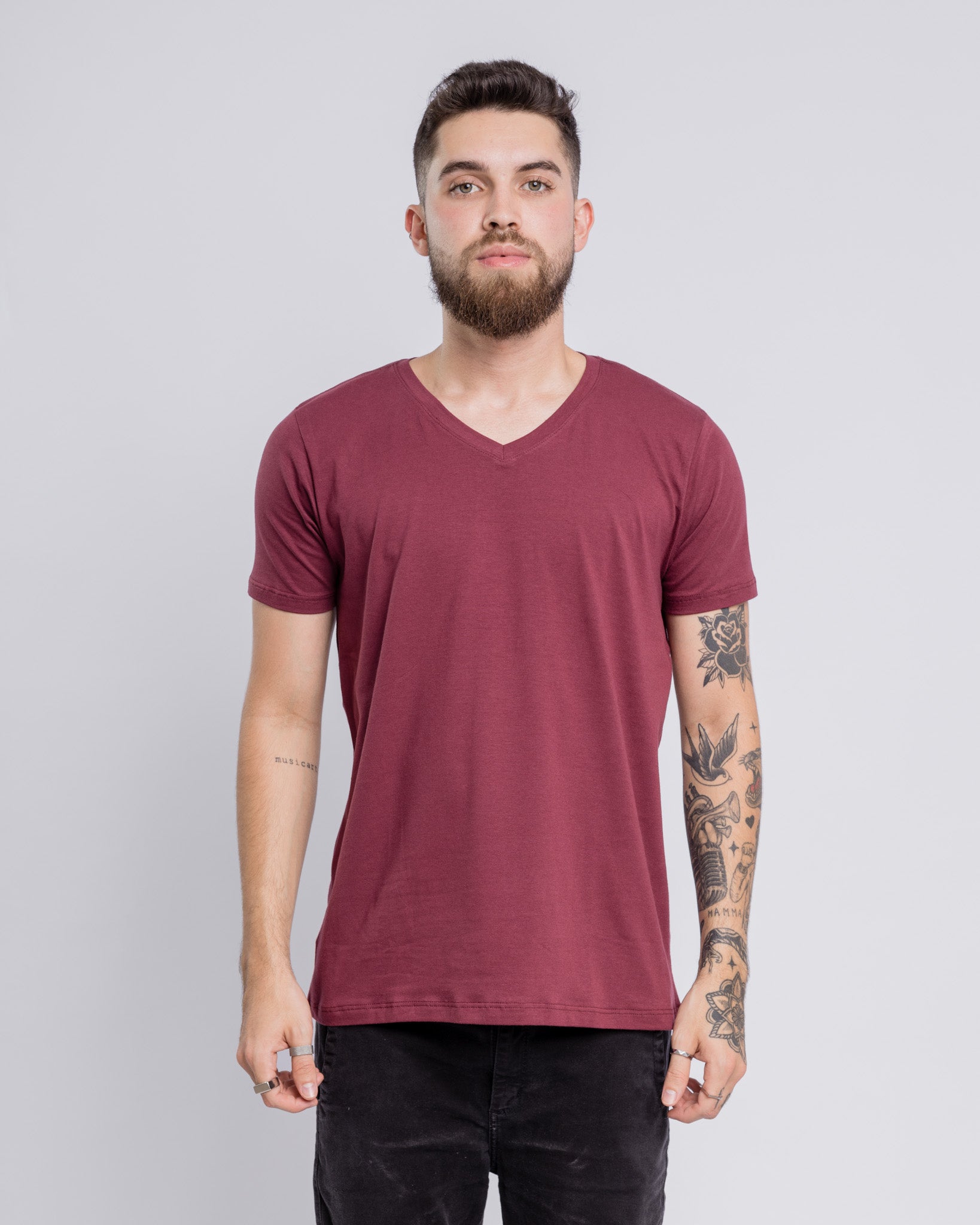 Camiseta Bázica Gola V masculina vinho Bázico, algodão Powerful com caimento perfeito #Cor_Vinho