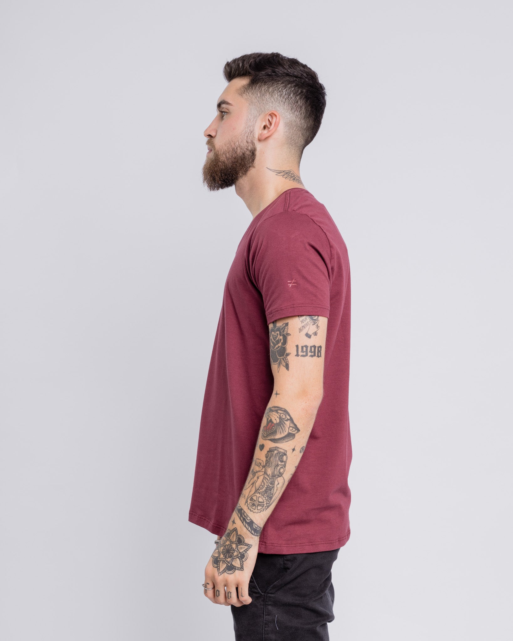 Camiseta Bázica Gola V masculina vinho Bázico, algodão Powerful com caimento perfeito #Cor_Vinho