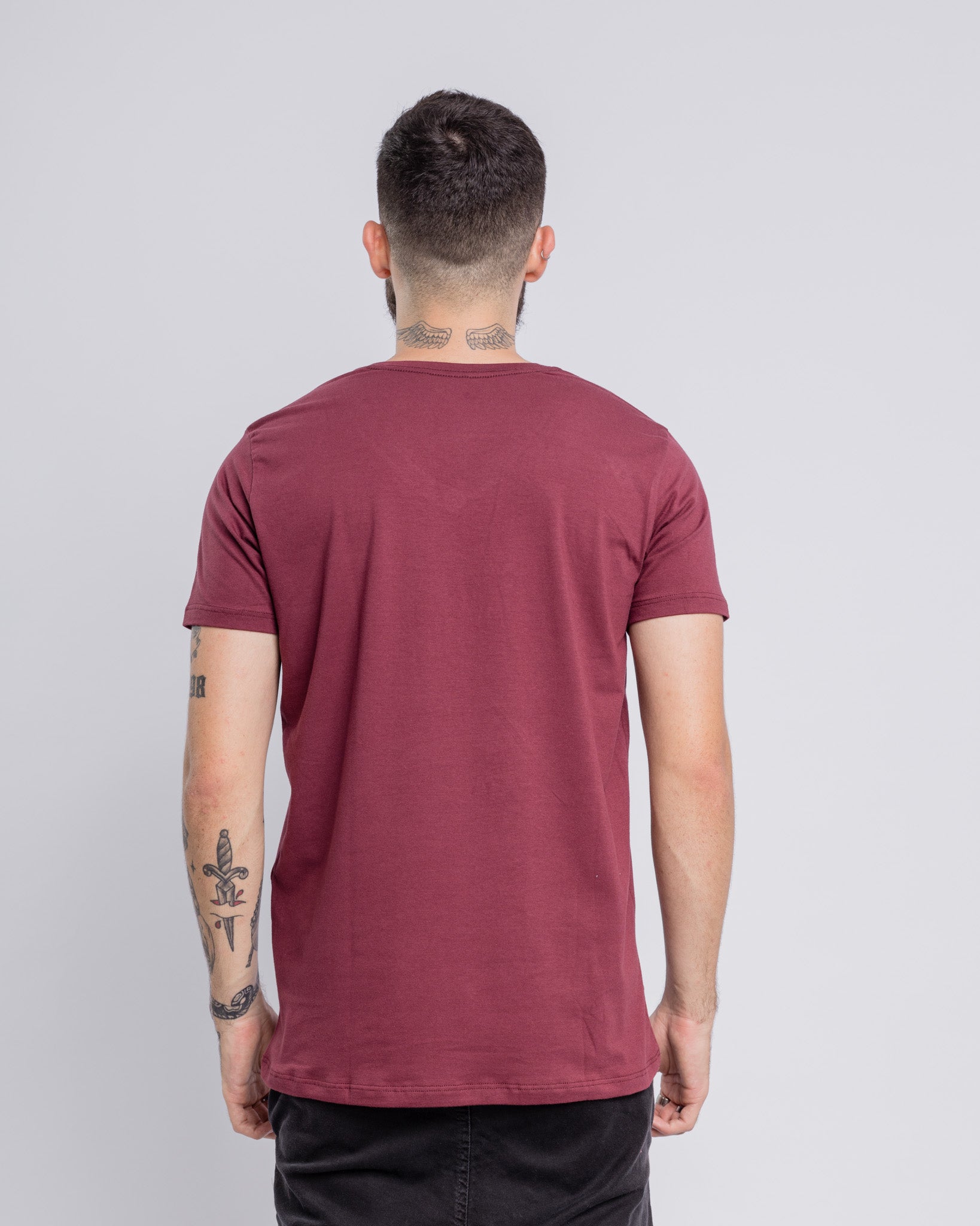 Camiseta Bázica Gola V masculina vinho Bázico, algodão Powerful com caimento perfeito #Cor_Vinho